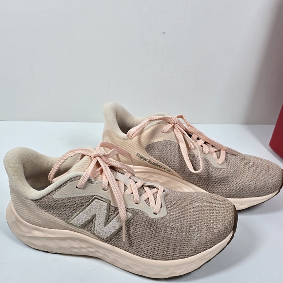 New Balance Fresh Foam Arishi V4 Womens Athletic Shoes 8.5 Nwt - Picture 5 of 10